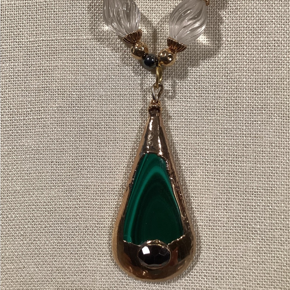 Stunning Green Teardrop Pendant Necklace